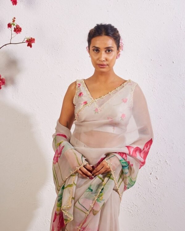 Striped Saree with Contrast Blouse – Stylish Pick - Image 2