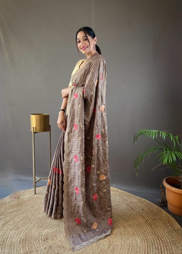 Floral Printed Saree – Casual & Chic - Image 2